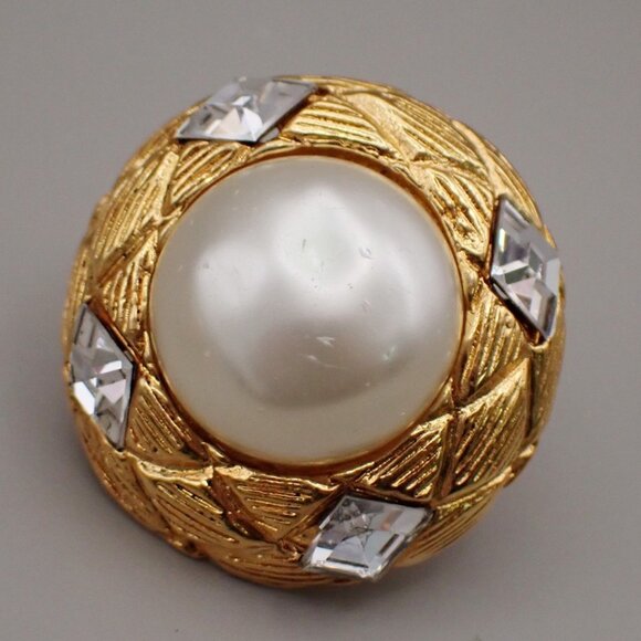 CHANEL Round Button Imitation Pearl Rhinestone Earrings Clip-On Gold GHW - Picture 3 of 10